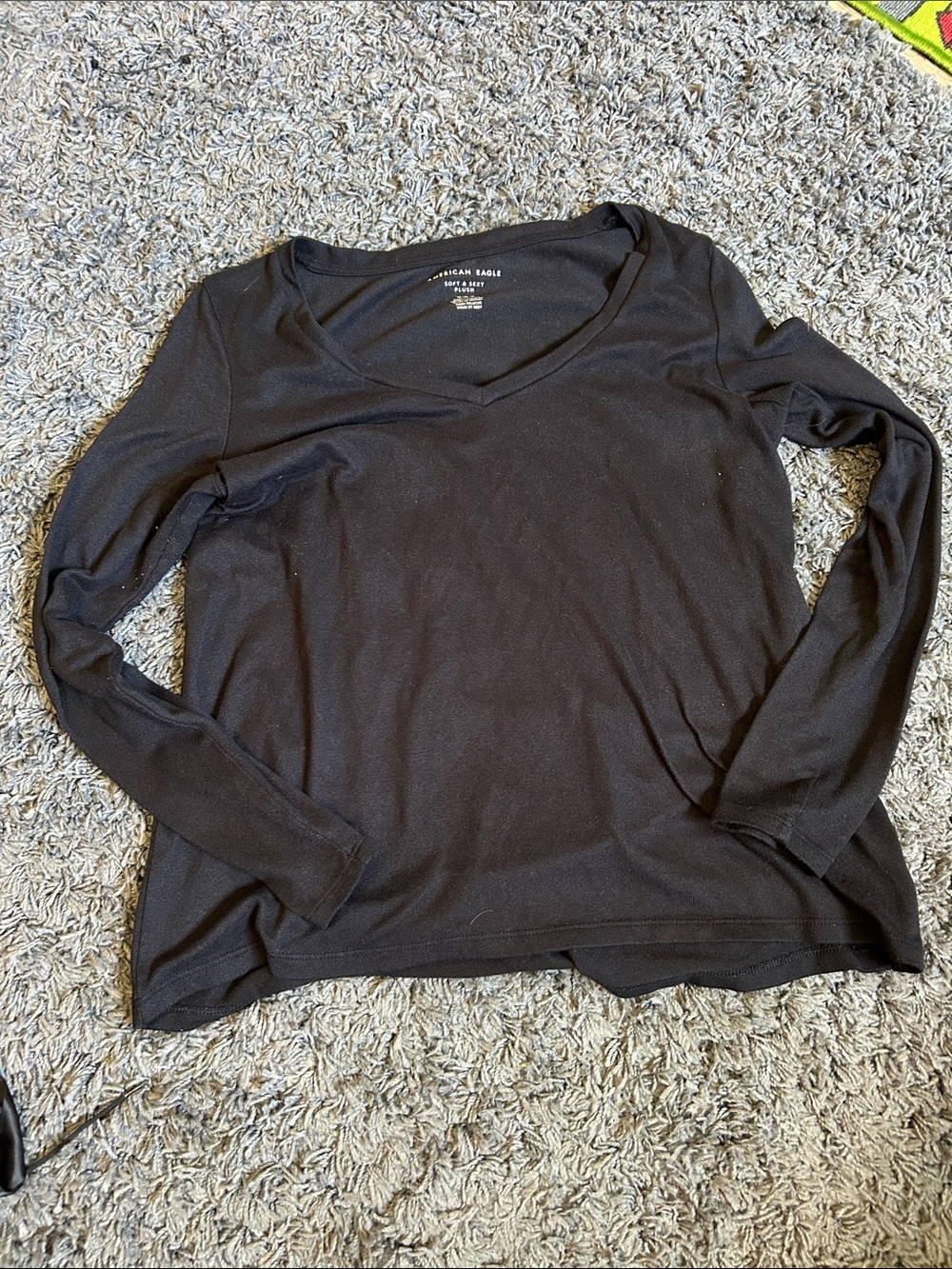 American Eagle Outfitters Black V-Neck Long Sleeve Tee